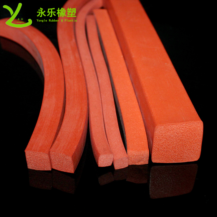 西青擠出防撞發(fā)泡硅膠條，阻燃發(fā)泡硅膠條，無氣味門窗發(fā)泡硅膠密封條
